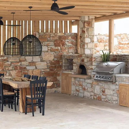 Estate Naxos - Private Hillside Estate *